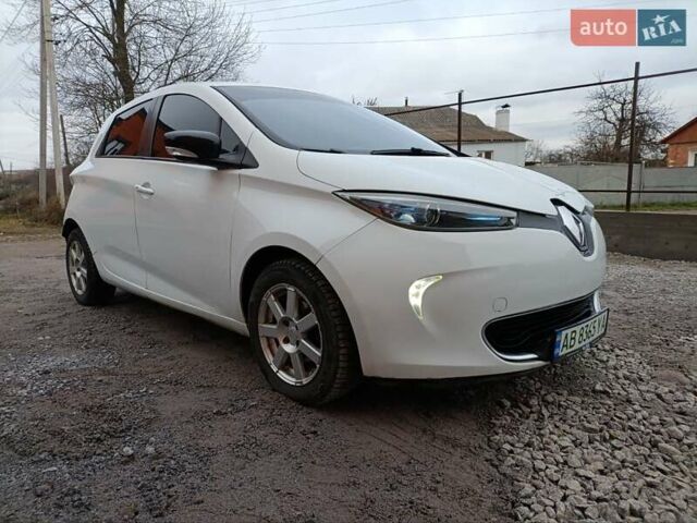 Белый Рено Зое, объемом двигателя 0 л и пробегом 240 тыс. км за 5999 $, фото 4 на Automoto.ua