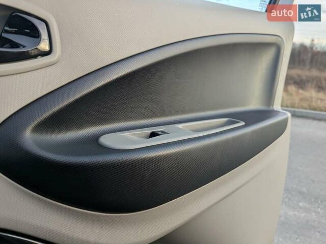 Білий Рено Зое, об'ємом двигуна 0 л та пробігом 85 тис. км за 6995 $, фото 55 на Automoto.ua