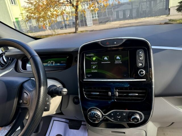 Білий Рено Зое, об'ємом двигуна 0 л та пробігом 68 тис. км за 6965 $, фото 20 на Automoto.ua