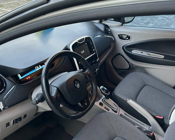 Білий Рено Зое, об'ємом двигуна 0 л та пробігом 97 тис. км за 7990 $, фото 16 на Automoto.ua