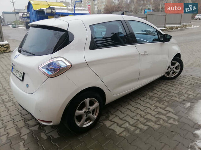 Белый Рено Зое, объемом двигателя 0 л и пробегом 145 тыс. км за 8200 $, фото 3 на Automoto.ua
