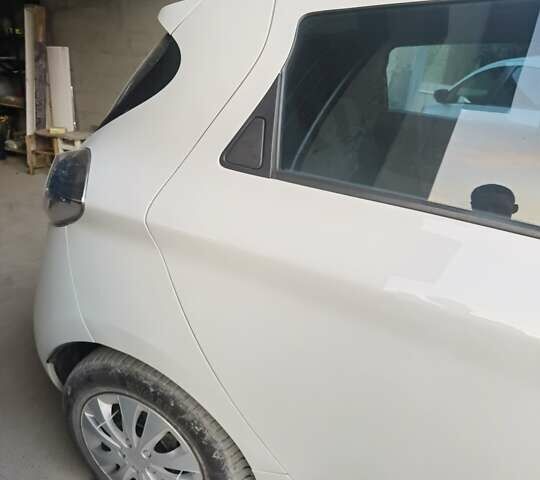 Білий Рено Зое, об'ємом двигуна 0 л та пробігом 131 тис. км за 6300 $, фото 5 на Automoto.ua