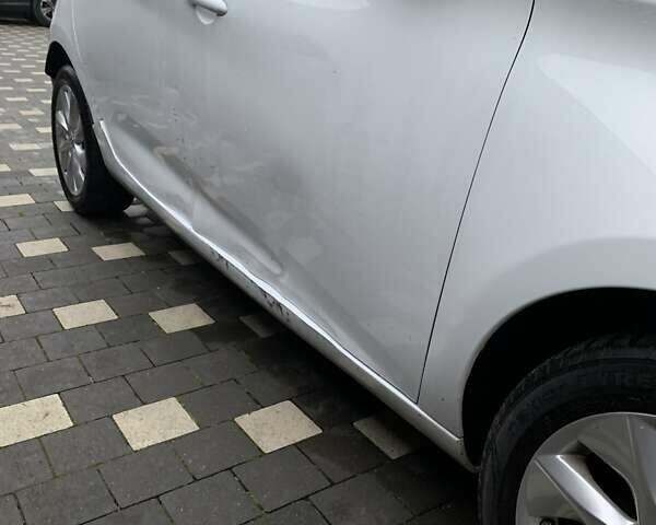 Білий Рено Зое, об'ємом двигуна 0 л та пробігом 68 тис. км за 5800 $, фото 14 на Automoto.ua