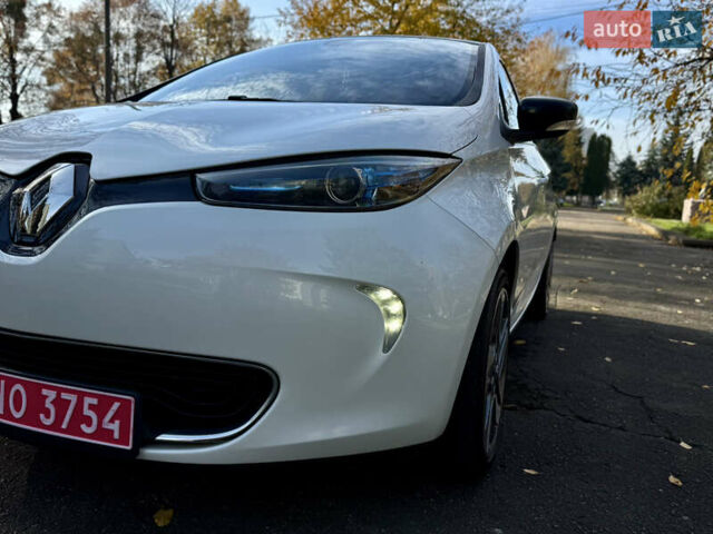 Білий Рено Зое, об'ємом двигуна 0 л та пробігом 68 тис. км за 6976 $, фото 12 на Automoto.ua
