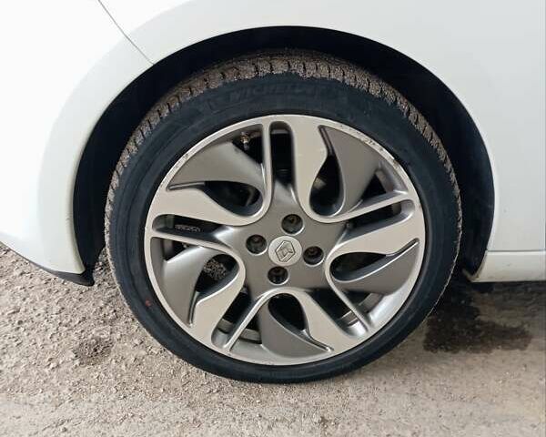 Белый Рено Зое, объемом двигателя 0 л и пробегом 143 тыс. км за 7000 $, фото 10 на Automoto.ua