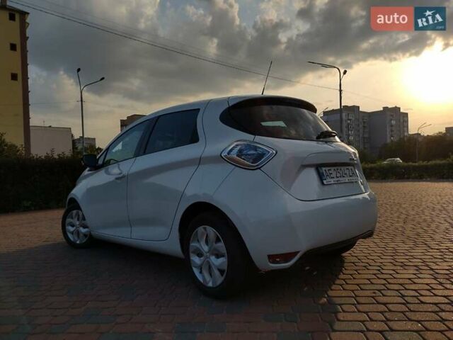 Белый Рено Зое, объемом двигателя 0 л и пробегом 100 тыс. км за 11999 $, фото 5 на Automoto.ua