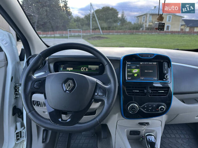 Белый Рено Зое, объемом двигателя 0 л и пробегом 128 тыс. км за 7500 $, фото 13 на Automoto.ua