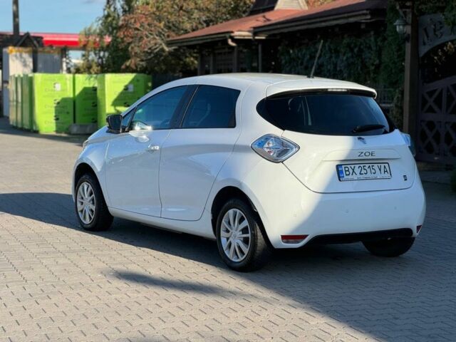 Белый Рено Зое, объемом двигателя 0 л и пробегом 98 тыс. км за 5250 $, фото 1 на Automoto.ua