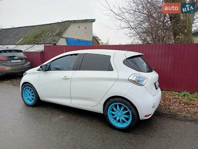 Білий Рено Зое, об'ємом двигуна 0 л та пробігом 153 тис. км за 6600 $, фото 2 на Automoto.ua