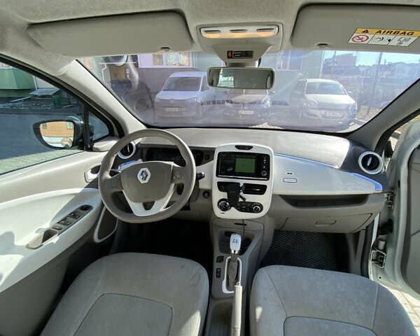 Рено Зое 2015 в Виннице на Automoto.ua Белый Рено Зое, объемом двигателя 0 л и пробегом 240 тыс. км за 4999 $, фото 12 на Automoto.ua