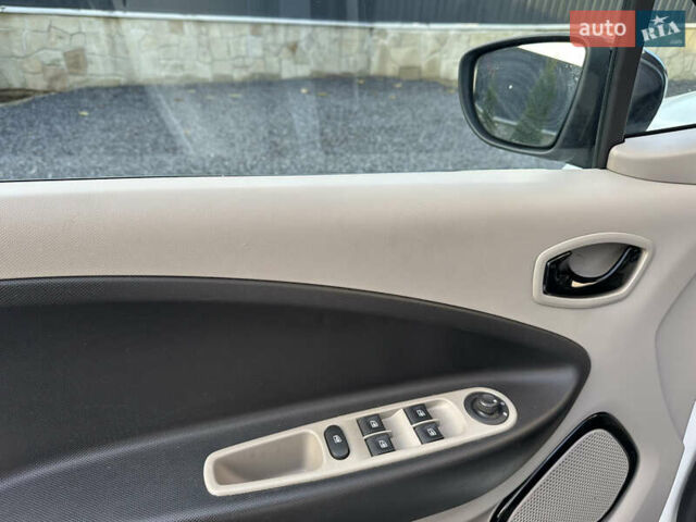 Рено Зое 2015 у Тернополі на Automoto.ua Білий Рено Зое, об'ємом двигуна 0 л та пробігом 159 тис. км за 6400 $, фото 9 на Automoto.ua