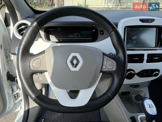 Белый Рено Зое, объемом двигателя 0 л и пробегом 195 тыс. км за 5999 $, фото 31 на Automoto.ua