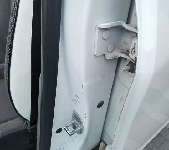 Білий Рено Зое, об'ємом двигуна 0 л та пробігом 131 тис. км за 6300 $, фото 23 на Automoto.ua