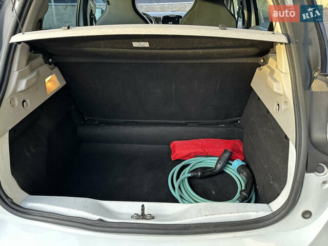 Рено Зое 2015 у Тернополі на Automoto.ua Білий Рено Зое, об'ємом двигуна 0 л та пробігом 159 тис. км за 6400 $, фото 13 на Automoto.ua