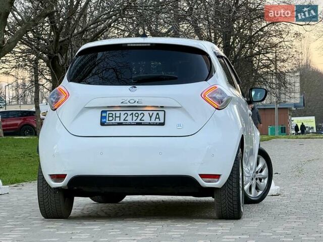 Белый Рено Зое, объемом двигателя 0 л и пробегом 147 тыс. км за 5999 $, фото 20 на Automoto.ua