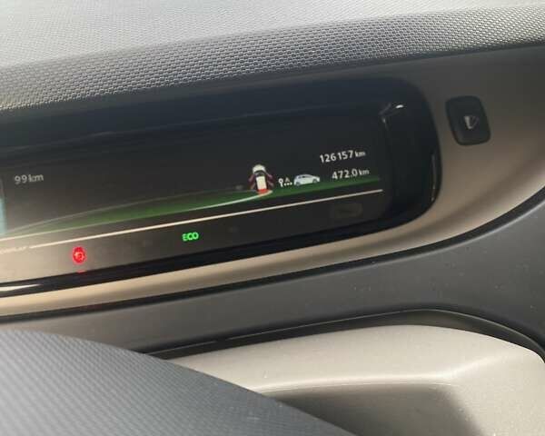 Белый Рено Зое, объемом двигателя 0 л и пробегом 126 тыс. км за 6800 $, фото 11 на Automoto.ua