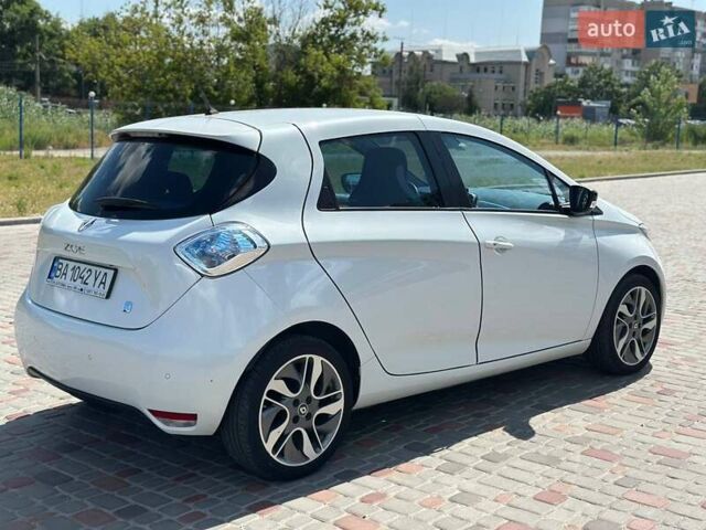 Белый Рено Зое, объемом двигателя 0 л и пробегом 70 тыс. км за 8600 $, фото 5 на Automoto.ua