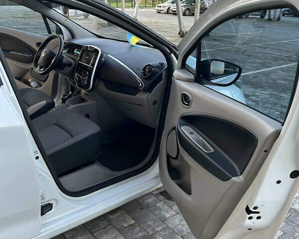 Білий Рено Зое, об'ємом двигуна 0 л та пробігом 97 тис. км за 7990 $, фото 15 на Automoto.ua