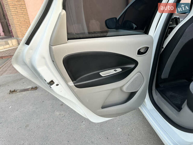 Білий Рено Зое, об'ємом двигуна 0 л та пробігом 127 тис. км за 5800 $, фото 7 на Automoto.ua
