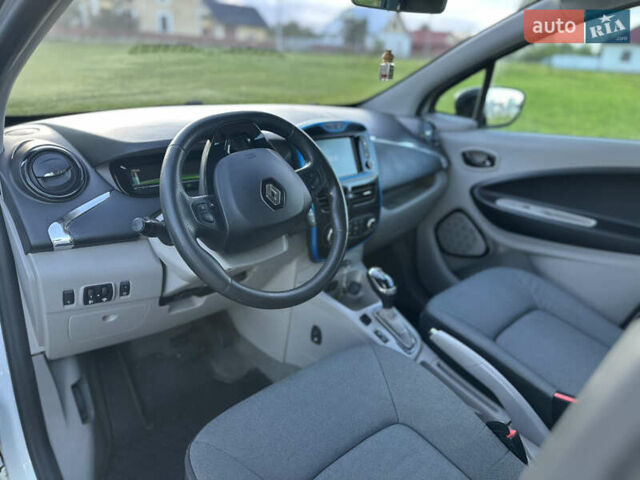 Белый Рено Зое, объемом двигателя 0 л и пробегом 128 тыс. км за 7500 $, фото 6 на Automoto.ua