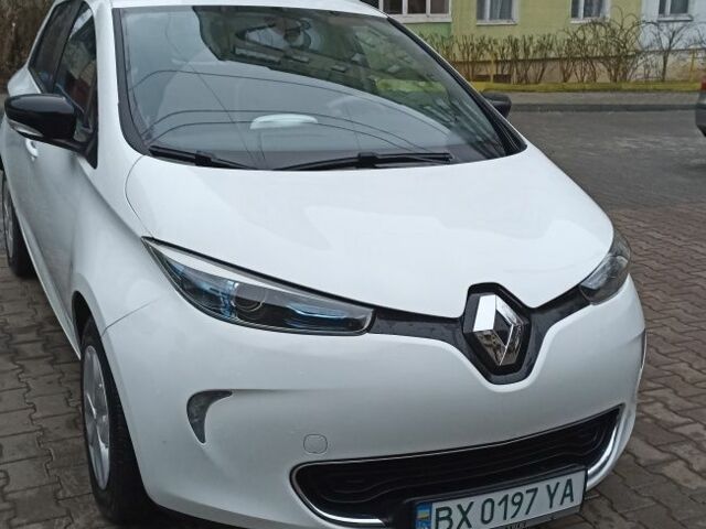 Белый Рено Зое, объемом двигателя 0 л и пробегом 120 тыс. км за 6600 $, фото 2 на Automoto.ua