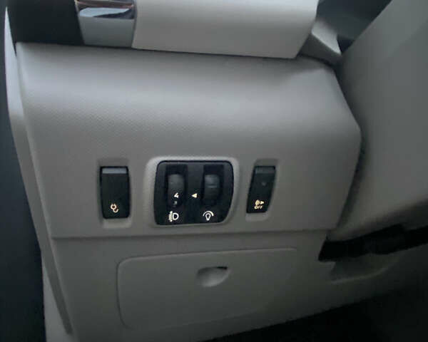 Белый Рено Зое, объемом двигателя 0 л и пробегом 159 тыс. км за 7550 $, фото 14 на Automoto.ua