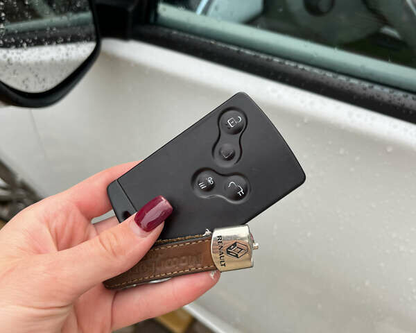 Білий Рено Зое, об'ємом двигуна 0 л та пробігом 136 тис. км за 6600 $, фото 8 на Automoto.ua