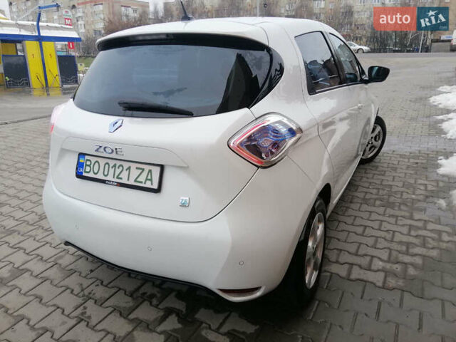 Белый Рено Зое, объемом двигателя 0 л и пробегом 145 тыс. км за 8200 $, фото 2 на Automoto.ua