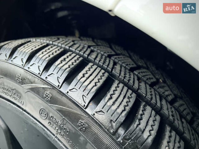 Белый Рено Зое, объемом двигателя 0 л и пробегом 127 тыс. км за 7150 $, фото 11 на Automoto.ua