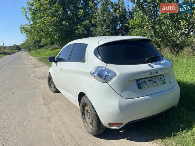 Белый Рено Зое, объемом двигателя 0 л и пробегом 96 тыс. км за 6900 $, фото 5 на Automoto.ua