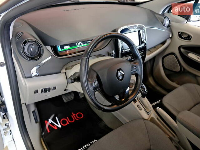 Белый Рено Зое, объемом двигателя 0 л и пробегом 109 тыс. км за 7500 $, фото 44 на Automoto.ua