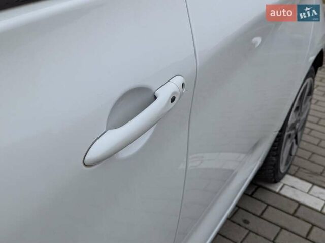Білий Рено Зое, об'ємом двигуна 0 л та пробігом 85 тис. км за 6995 $, фото 7 на Automoto.ua