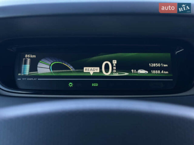 Белый Рено Зое, объемом двигателя 0 л и пробегом 128 тыс. км за 7500 $, фото 17 на Automoto.ua