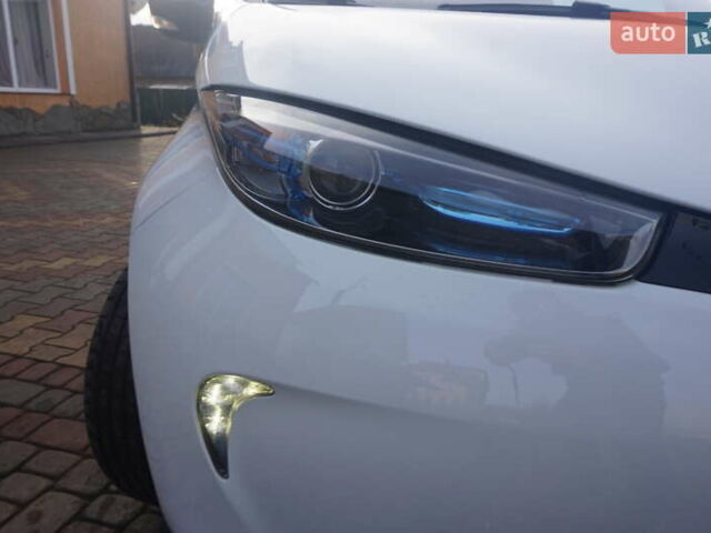 Белый Рено Зое, объемом двигателя 0 л и пробегом 86 тыс. км за 7200 $, фото 22 на Automoto.ua