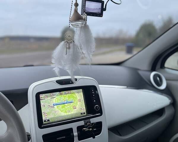 Білий Рено Зое, об'ємом двигуна 0 л та пробігом 107 тис. км за 6400 $, фото 14 на Automoto.ua