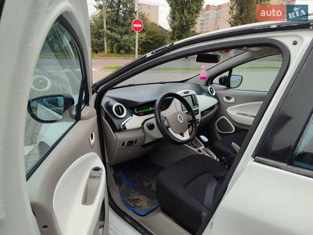 Белый Рено Зое, объемом двигателя 0 л и пробегом 98 тыс. км за 6200 $, фото 17 на Automoto.ua