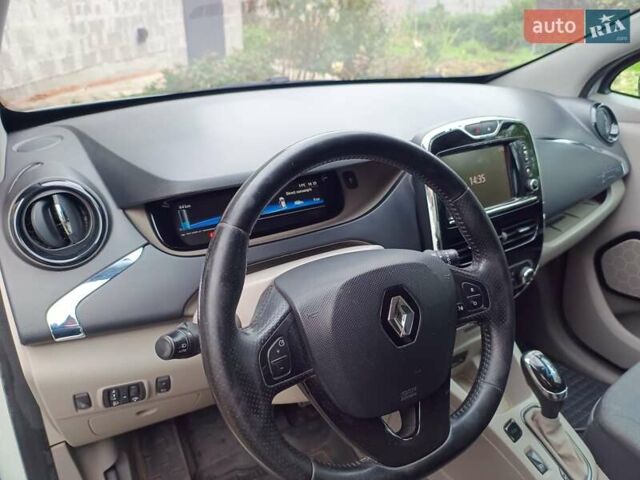 Белый Рено Зое, объемом двигателя 0 л и пробегом 231 тыс. км за 5900 $, фото 15 на Automoto.ua