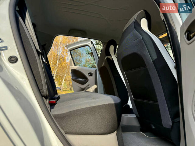 Білий Рено Зое, об'ємом двигуна 0 л та пробігом 68 тис. км за 6976 $, фото 25 на Automoto.ua