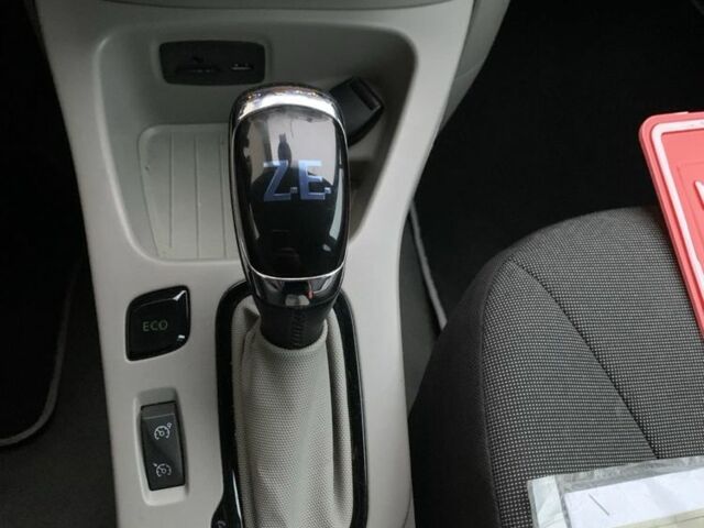 Білий Рено Зое, об'ємом двигуна 0 л та пробігом 68 тис. км за 5800 $, фото 22 на Automoto.ua