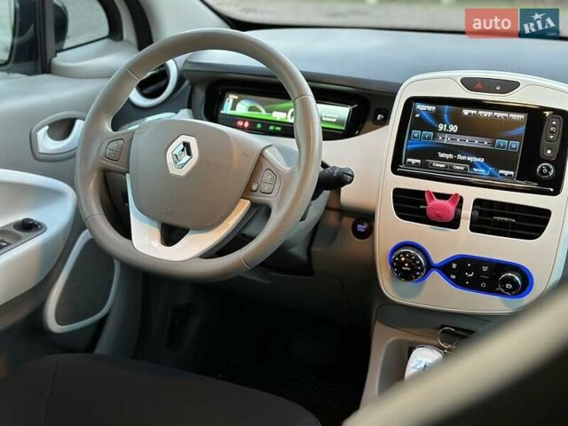 Белый Рено Зое, объемом двигателя 0 л и пробегом 93 тыс. км за 8000 $, фото 28 на Automoto.ua