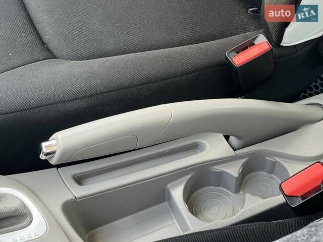 Белый Рено Зое, объемом двигателя 0 л и пробегом 195 тыс. км за 5999 $, фото 42 на Automoto.ua