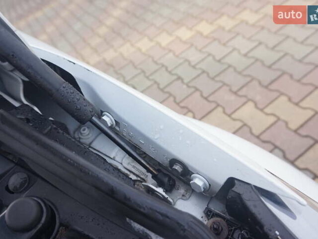 Белый Рено Зое, объемом двигателя 0 л и пробегом 86 тыс. км за 7200 $, фото 54 на Automoto.ua