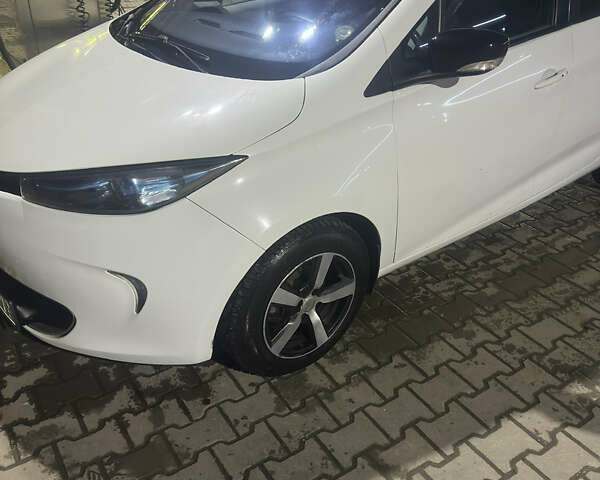 Белый Рено Зое, объемом двигателя 0 л и пробегом 162 тыс. км за 6500 $, фото 6 на Automoto.ua