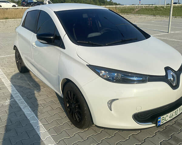 Белый Рено Зое, объемом двигателя 0 л и пробегом 125 тыс. км за 7500 $, фото 2 на Automoto.ua