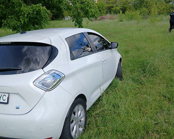 Белый Рено Зое, объемом двигателя 0 л и пробегом 121 тыс. км за 7900 $, фото 6 на Automoto.ua