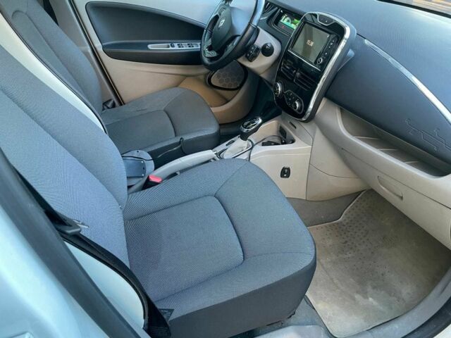 Белый Рено Зое, объемом двигателя 0 л и пробегом 112 тыс. км за 15700 $, фото 7 на Automoto.ua