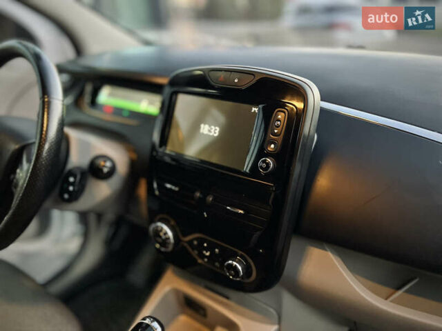 Белый Рено Зое, объемом двигателя 0 л и пробегом 127 тыс. км за 7150 $, фото 31 на Automoto.ua