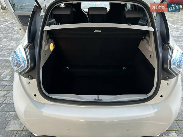 Білий Рено Зое, об'ємом двигуна 0 л та пробігом 97 тис. км за 7990 $, фото 18 на Automoto.ua