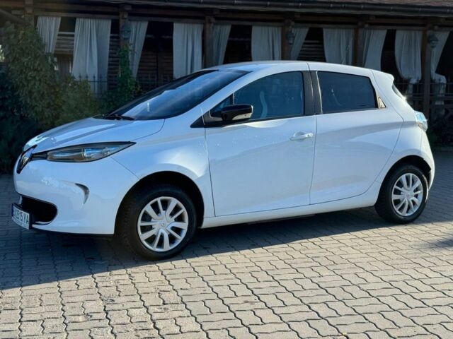 Белый Рено Зое, объемом двигателя 0 л и пробегом 98 тыс. км за 5250 $, фото 2 на Automoto.ua