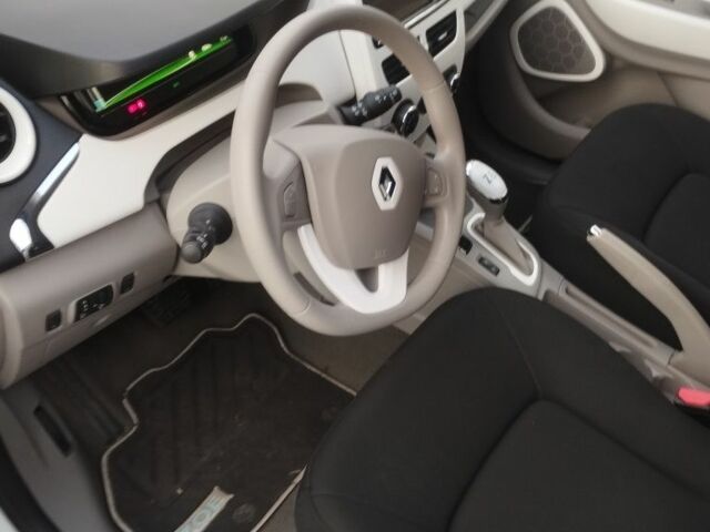 Білий Рено Зое, об'ємом двигуна 0 л та пробігом 15 тис. км за 6700 $, фото 14 на Automoto.ua